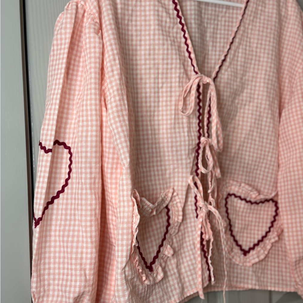 Woman’s Pink Tie Front |Puff long sleeve | Casual Shirt | Heart Pockets| Medium - Picture 4 of 10